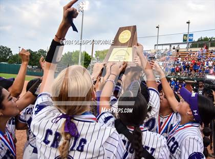 Thumbnail 2 in Weslaco vs. Midway (UIL 6A Softball Final) photogallery.