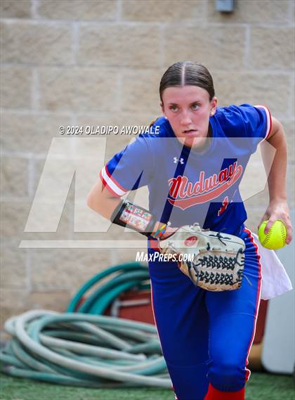 Thumbnail 3 in Weslaco vs. Midway (UIL 6A Softball Final) photogallery.