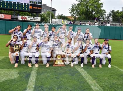 Thumbnail 3 in Weslaco vs. Midway (UIL 6A Softball Final) photogallery.