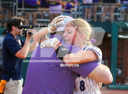 Thumbnail 1 in Weslaco vs. Midway (UIL 6A Softball Final) photogallery.