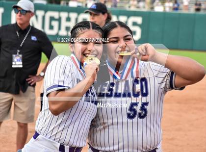 Thumbnail 2 in Weslaco vs. Midway (UIL 6A Softball Final) photogallery.