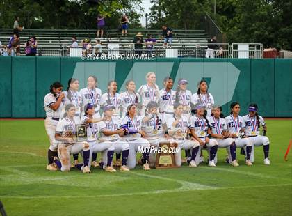 Thumbnail 2 in Weslaco vs. Midway (UIL 6A Softball Final) photogallery.