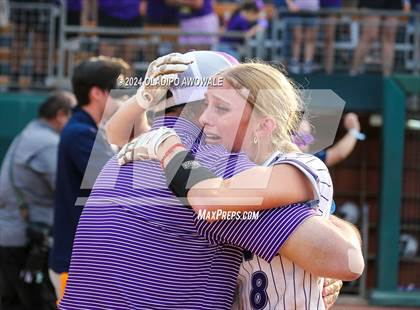Thumbnail 2 in Weslaco vs. Midway (UIL 6A Softball Final) photogallery.