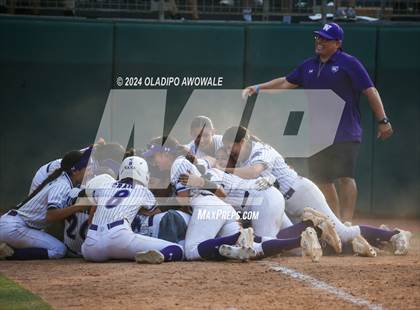 Thumbnail 3 in Weslaco vs. Midway (UIL 6A Softball Final) photogallery.