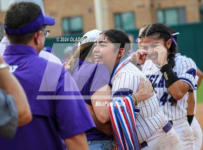 Thumbnail 3 in Weslaco vs. Midway (UIL 6A Softball Final) photogallery.