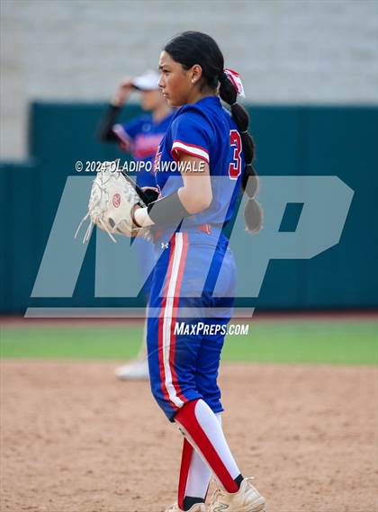 Thumbnail 2 in Weslaco vs. Midway (UIL 6A Softball Final) photogallery.
