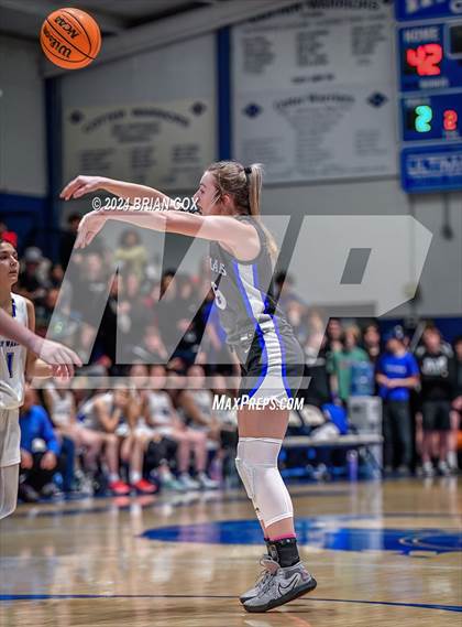 Thumbnail 2 in Cotter vs Ozark Mountain (2A-1 District Final) photogallery.
