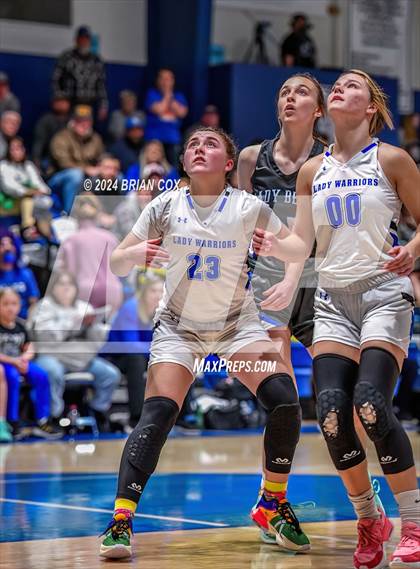 Thumbnail 2 in Cotter vs Ozark Mountain (2A-1 District Final) photogallery.