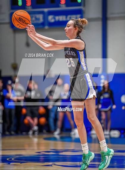 Thumbnail 2 in Cotter vs Ozark Mountain (2A-1 District Final) photogallery.