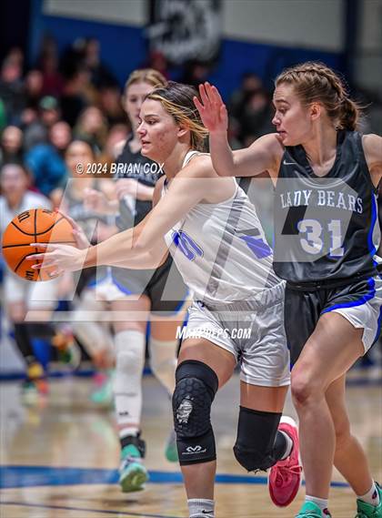 Thumbnail 1 in Cotter vs Ozark Mountain (2A-1 District Final) photogallery.