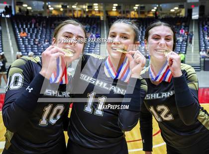 Thumbnail 1 in Gunter vs. Bushland (UIL 3A Volleyball Final Medal Ceremony) photogallery.