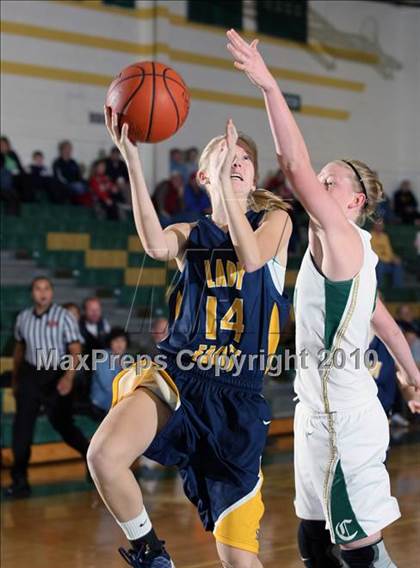 Thumbnail 2 in Knoxville Catholic vs Seymour (Pilot Food-Mart Classic) photogallery.