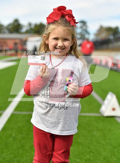 Thumbnail 2 in Van vs. Gilmer (UIL 4A Region Semifinal Playoff) photogallery.