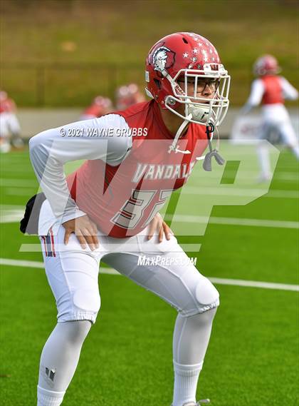 Thumbnail 2 in Van vs. Gilmer (UIL 4A Region Semifinal Playoff) photogallery.