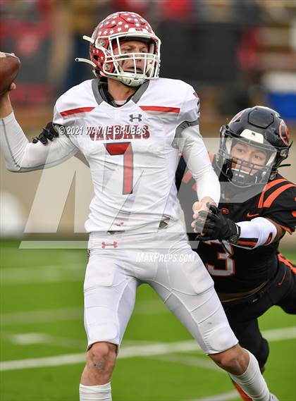 Thumbnail 1 in Van vs. Gilmer (UIL 4A Region Semifinal Playoff) photogallery.