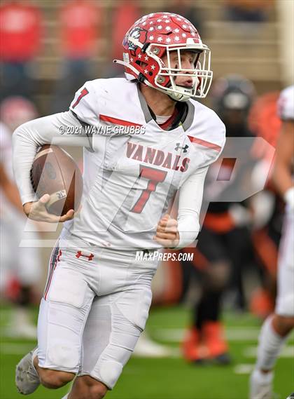 Thumbnail 1 in Van vs. Gilmer (UIL 4A Region Semifinal Playoff) photogallery.
