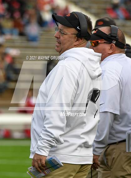 Thumbnail 1 in Van vs. Gilmer (UIL 4A Region Semifinal Playoff) photogallery.