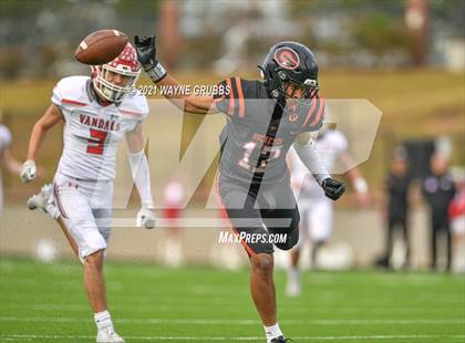 Thumbnail 1 in Van vs. Gilmer (UIL 4A Region Semifinal Playoff) photogallery.