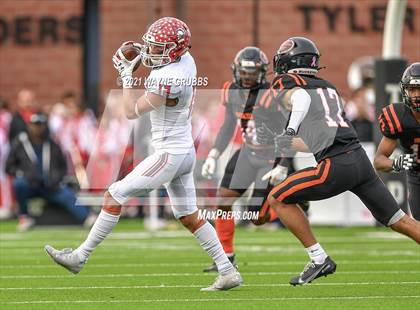 Thumbnail 2 in Van vs. Gilmer (UIL 4A Region Semifinal Playoff) photogallery.