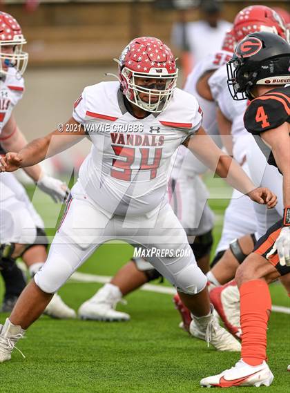 Thumbnail 2 in Van vs. Gilmer (UIL 4A Region Semifinal Playoff) photogallery.