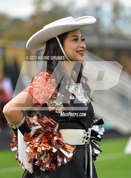 Thumbnail 2 in Van vs. Gilmer (UIL 4A Region Semifinal Playoff) photogallery.