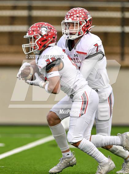 Thumbnail 3 in Van vs. Gilmer (UIL 4A Region Semifinal Playoff) photogallery.