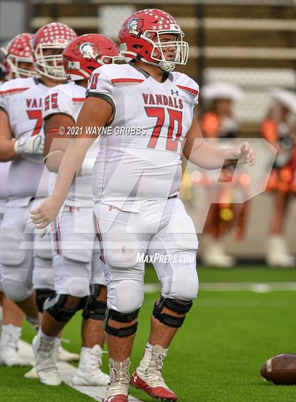 Thumbnail 1 in Van vs. Gilmer (UIL 4A Region Semifinal Playoff) photogallery.
