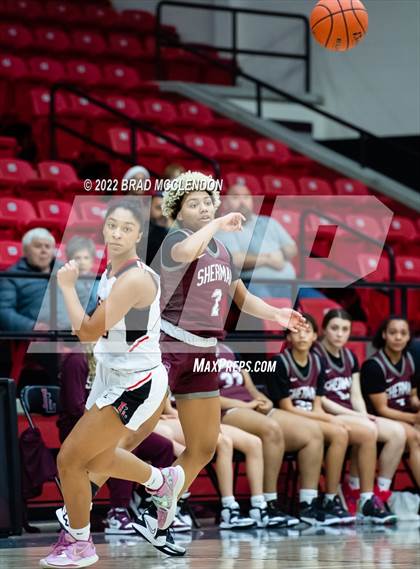 Thumbnail 2 in Sherman vs Lovejoy photogallery.