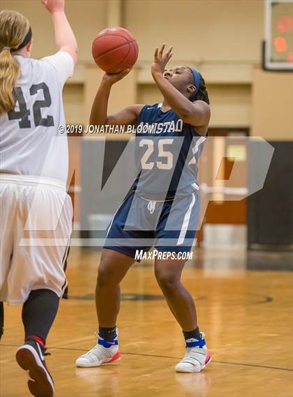 Thumbnail 3 in Amistad @ University/Classical Magnet photogallery.