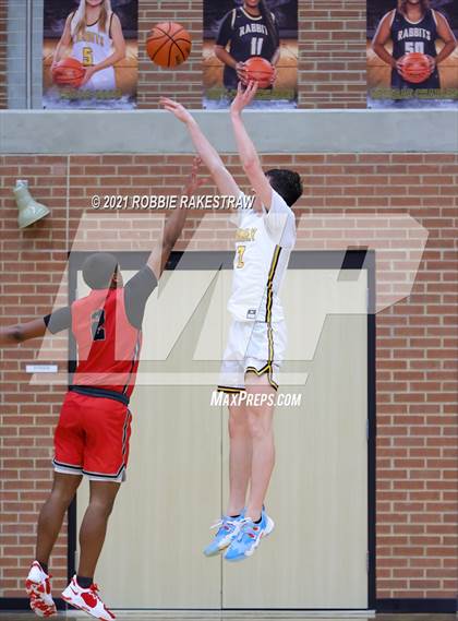 Thumbnail 3 in Forney vs Waco (Forney ISD Winter Classic) photogallery.