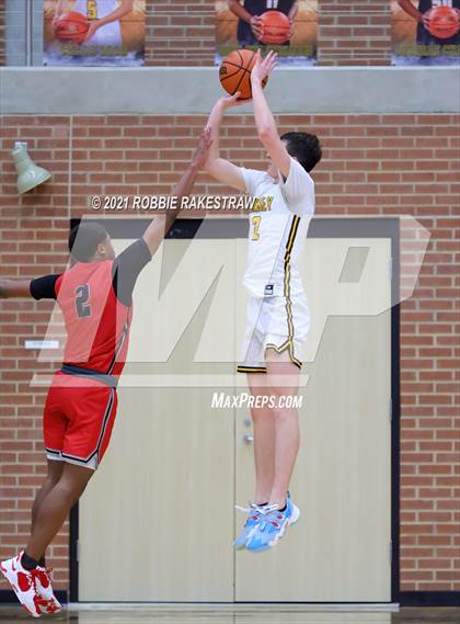 Thumbnail 2 in Forney vs Waco (Forney ISD Winter Classic) photogallery.