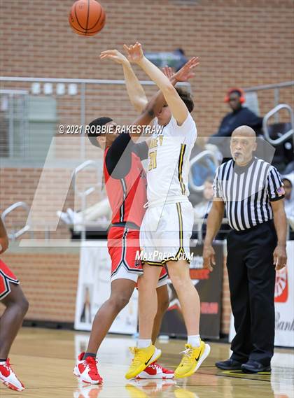 Thumbnail 2 in Forney vs Waco (Forney ISD Winter Classic) photogallery.