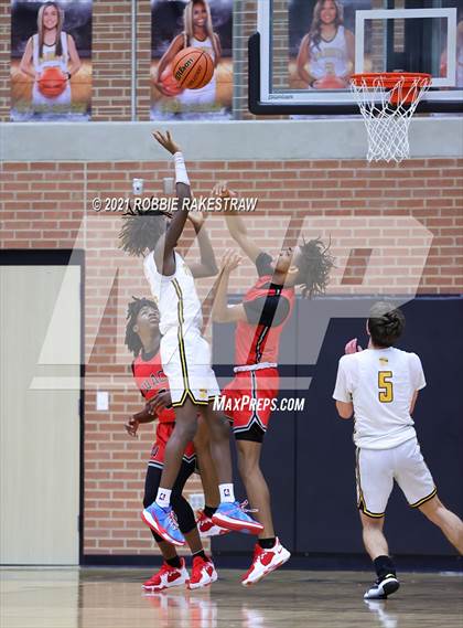 Thumbnail 3 in Forney vs Waco (Forney ISD Winter Classic) photogallery.