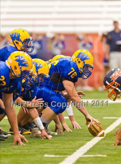 Thumbnail 1 in West Seneca West vs. East Syracuse-Minoa (Syracuse Kickoff Classic) photogallery.