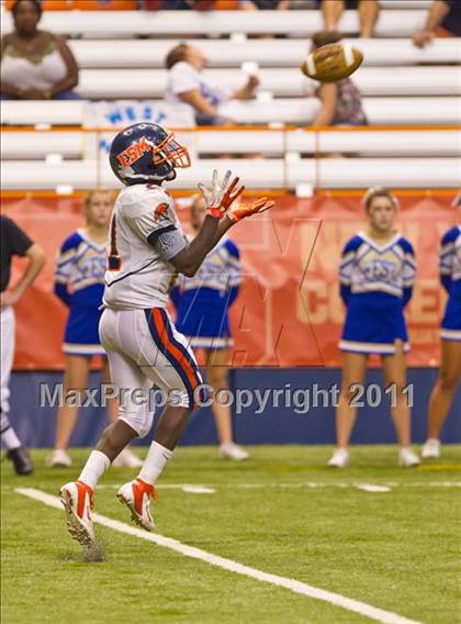 Thumbnail 1 in West Seneca West vs. East Syracuse-Minoa (Syracuse Kickoff Classic) photogallery.