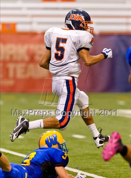 Thumbnail 2 in West Seneca West vs. East Syracuse-Minoa (Syracuse Kickoff Classic) photogallery.
