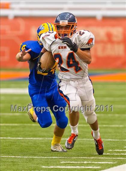 Thumbnail 2 in West Seneca West vs. East Syracuse-Minoa (Syracuse Kickoff Classic) photogallery.