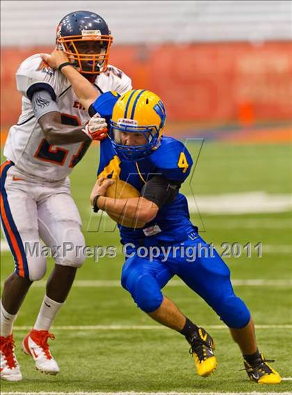 Thumbnail 2 in West Seneca West vs. East Syracuse-Minoa (Syracuse Kickoff Classic) photogallery.