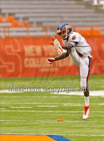 Thumbnail 1 in West Seneca West vs. East Syracuse-Minoa (Syracuse Kickoff Classic) photogallery.