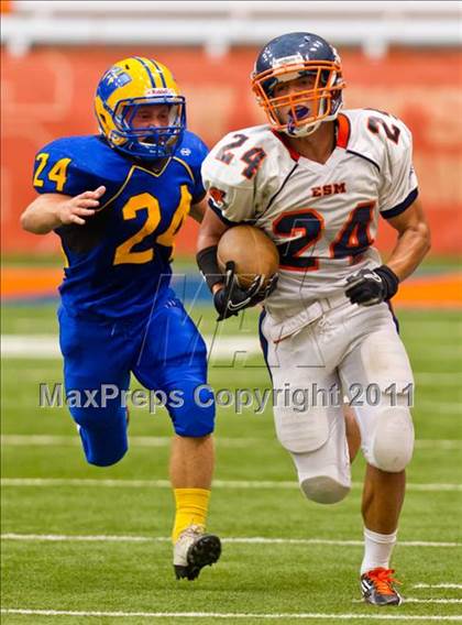 Thumbnail 1 in West Seneca West vs. East Syracuse-Minoa (Syracuse Kickoff Classic) photogallery.