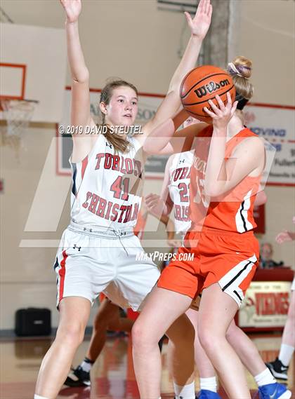Thumbnail 2 in Woodland vs. Turlock Christian (Viking Classic) photogallery.