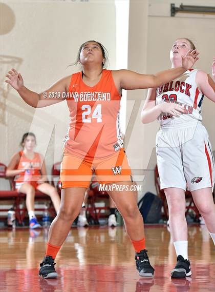 Thumbnail 2 in Woodland vs. Turlock Christian (Viking Classic) photogallery.