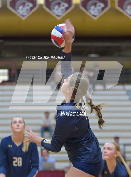 Thumbnail 3 in Barrington vs. Middletown (RIIL Division II State Final) photogallery.