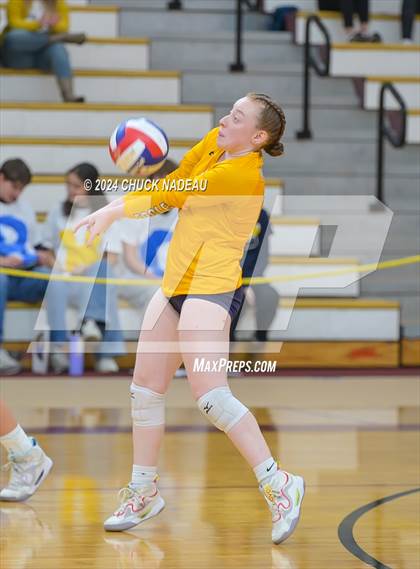 Thumbnail 1 in Barrington vs. Middletown (RIIL Division II State Final) photogallery.