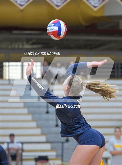 Thumbnail 1 in Barrington vs. Middletown (RIIL Division II State Final) photogallery.