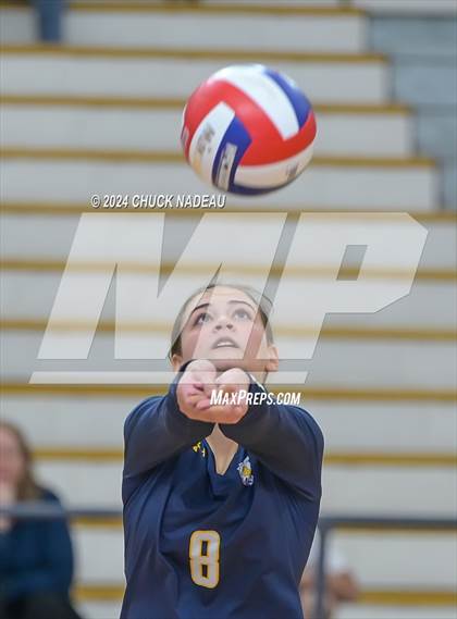 Thumbnail 1 in Barrington vs. Middletown (RIIL Division II State Final) photogallery.