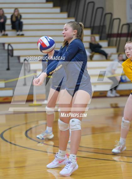 Thumbnail 2 in Barrington vs. Middletown (RIIL Division II State Final) photogallery.