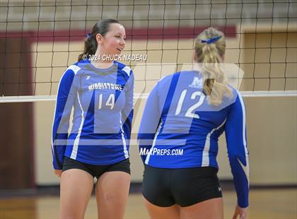 Thumbnail 3 in Barrington vs. Middletown (RIIL Division II State Final) photogallery.