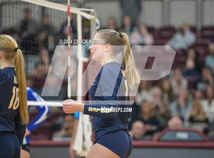 Thumbnail 1 in Barrington vs. Middletown (RIIL Division II State Final) photogallery.