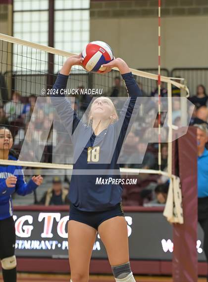 Thumbnail 2 in Barrington vs. Middletown (RIIL Division II State Final) photogallery.
